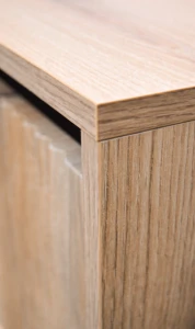 Vitrína s drážkovaným čelom Yukashi 2F T101 dub evoke