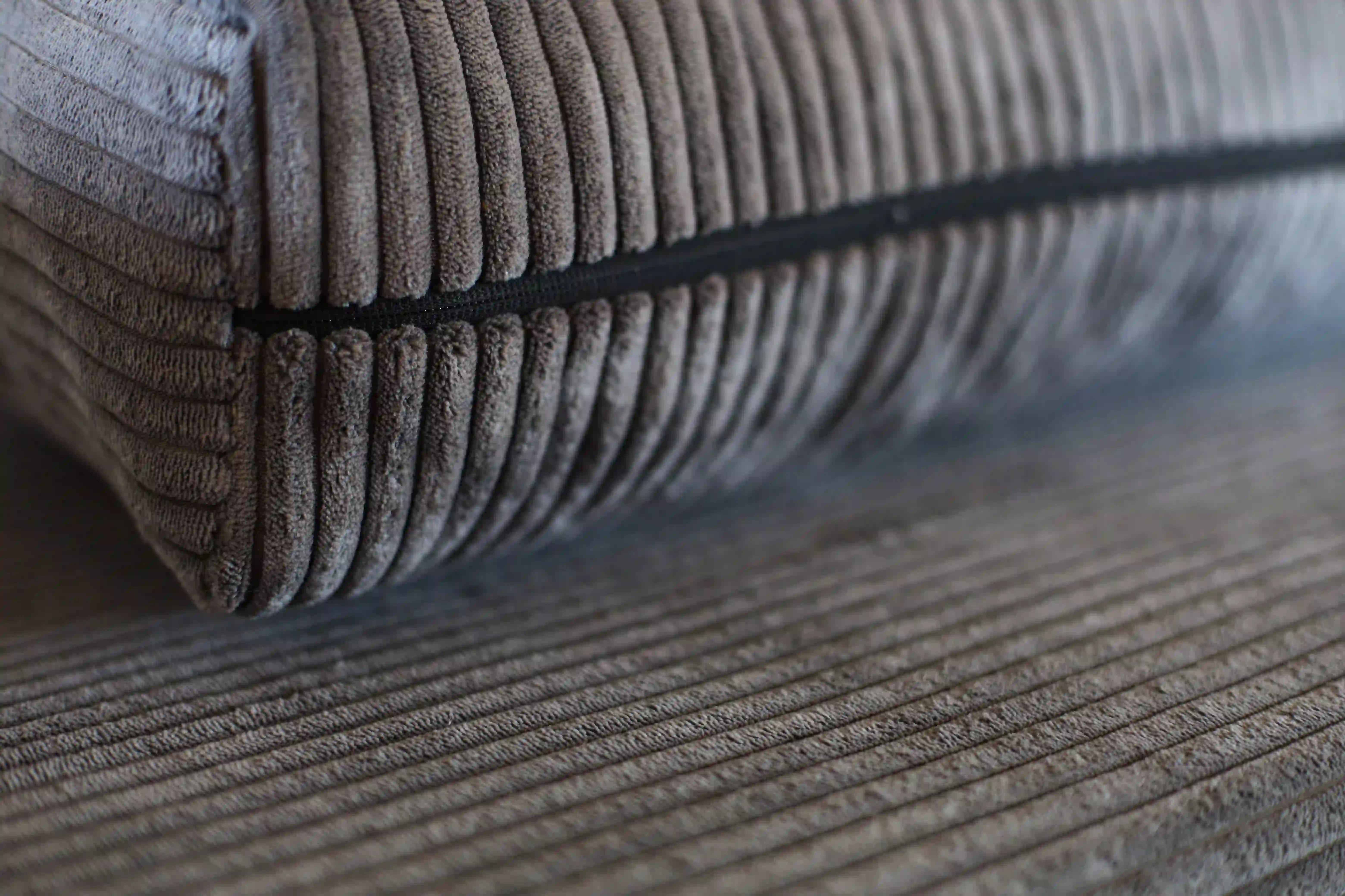 Rozkladacia pohovka Lunera 2 manšestrová grafitová